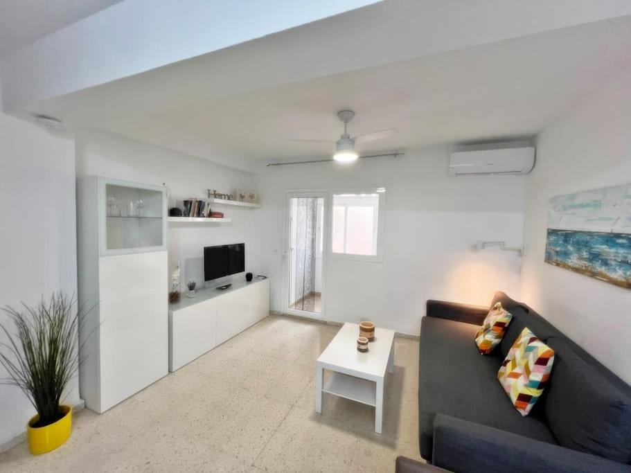 Magnifico Apartamento En El Centro De ฟูเอนฮิโรลา ภายนอก รูปภาพ