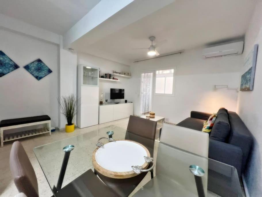 Magnifico Apartamento En El Centro De ฟูเอนฮิโรลา ภายนอก รูปภาพ