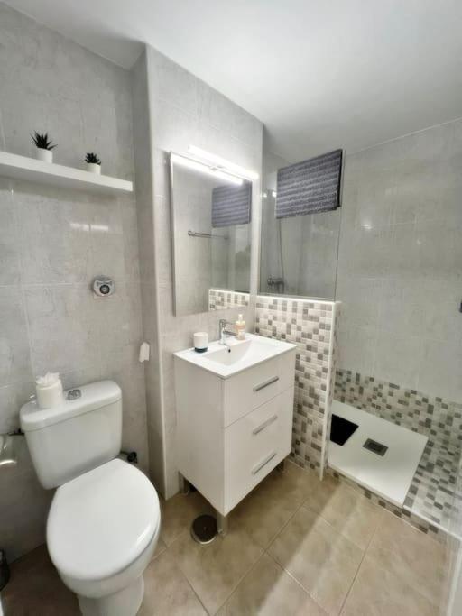 Magnifico Apartamento En El Centro De ฟูเอนฮิโรลา ภายนอก รูปภาพ